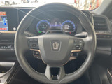 握りやすいステアリングは、運転操作をスムーズにします。操作性も高く、快適なドライビングをサポートします。