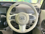 インテリアに合わせたデザインのステアリングは、運転される方のことも考え、運転しやすい形状、大きさです。是非一度、実際に触ってお確かめください。