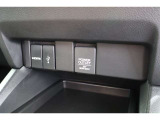 USB・HDMIソケットがついていますので携帯電話などを接続すれば音楽等の再生が可能です!
