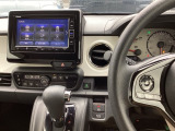 【eコンスイッチ】低燃費運転をサポートするECONモード。スイッチをONすると、エンジンやトランスミッション、A/Cなどを協調制御し、燃費の向上に貢献。エコドライブの効果を高めます。