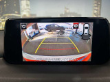 【バックカメラ】運転席から画面上で安全確認ができます。駐車が苦手な方にもオススメな便利機能です。