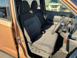 シートスライド・リフター機能付きなので、小柄な方から大柄な方までベストなシート位置で運転できます。