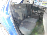 リアシートの画像です!中古車にも純正用品のお取付が可能です!社外の用品もお安くお取付いたします!持ち込みでの取付もご相談ください。