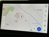 現在地を中心に周辺の道路や施設名を確認できる地図表示です。画面上の拡大縮小や検索メニューも活用でき、初めて訪れる場所へのお出かけ時にも便利にお使いいただけます。