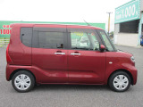 後部座席は両側スライドドアなので狭い駐車場でもお手軽に開閉可能!!乗り降りも安心です!!