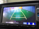 バックカメラの画像です。ガイドラインがスムースな車庫入れをサポートいたします。車庫入れの安心感がアップしますね。
