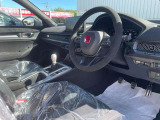 シートはTYPE R専用設計となっており、サーキットでの限界走行からロングドライブまで、ドライバーの操縦姿勢を保持してくれます!