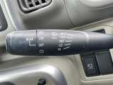 【オートワイパー(AUTO)】雨が降り出した時に、雨滴検出用センサー(レインセンサー)が雨滴を感知すると、自動でワイパーが動作します。