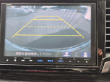 駐車時の安全確認をサポートするバックカメラも使用できます。インターナビで様々な情報を得ることもできます。