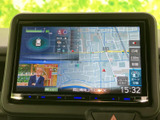 見やすい地図画面で、目的地までスムーズに案内してくれます。運転に集中できるので、長距離ドライブも安心です。
