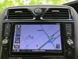 目的地設定がスムーズに行えるナビゲーションシステムを搭載。鮮明な画面表示で、運転中の視線移動も最小限に抑え、安全なドライブをサポートします。
