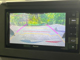【バックカメラ】駐車時に後方がリアルタイム映像で確認できます。大型商業施設や立体駐車場での駐車時や、夜間のバック時に大活躍!運転スキルに関わらず、今や必須となった装備のひとつです!