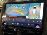 【パノラミックビューモニター】専用のカメラにより、上から見下ろしたような視点で360度クルマの周囲を確認することができます☆死角部分も確認しやすく、狭い場所での切り返しや駐車もスムーズに行えます。