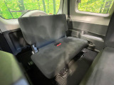 床下収納式のサードシートです。座席部分をコンパクトに収納でき、広大な荷室スペースとしてお使いいただけます!乗車人数や荷物の量など利用シーンに合わせて3列目を有効活用でき、とっても便利♪
