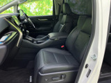 運転席からの視界は良好で、運転がしやすいです。操作しやすい配置になっているので、スムーズな運転をサポートします。快適なドライブを楽しめます。