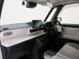 ダイハツのお店では、ダイハツ車を知り尽くしたプロフェッショナルが、専用の診断機器を使って各システムを点検しております。