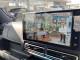 停車中には、地上デジタル放送をお楽しみいただけます。長距離ドライブや充電時の待ち時間も快適に過ごせる、便利な装備です。