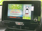 バックカメラの映像を鮮明に表示し、後方確認をサポート。駐車時や狭い場所での運転を安心にすることができます。