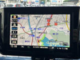 地図を画面上で確認でき、現在地や周辺の道路を把握する際に役立ちます。表示された案内を見ながら目的地までのルートを確認でき、慣れない場所へのお出かけも心強い装備です。