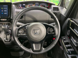 インテリアに合わせたデザインのステアリングは、運転される方のことも考え、運転しやすい形状、大きさです。是非一度、実際に触ってお確かめください。
