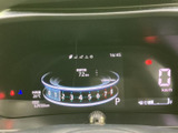 視認性の高いメーター類が、運転に必要な情報を的確に伝えます。運転に集中できる、シンプルで分かりやすいデザインです。