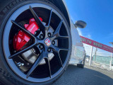 タイヤは、TYPE R専用純正アルミホイールで、サイズは「265/30ZR19」となっております! 高性能かつデザイン性の高い専用19インチホイールが、しっかりとしたフットワークを生み出します!