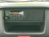 ラジオとCDプレーヤーが搭載されています。お気に入りの音楽やラジオを聴きながら、ドライブをお楽しみいただけます。シンプルで操作しやすいのが魅力です。