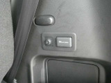 オプションの100V AC電源(1500W)が付いています。