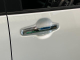 品質へのこだわり!フロアマットやシートなど車内をキレイに清掃し、ニオイや汚れなどを徹底的にクリーニングしてもらっております。室内はピカピカです☆