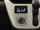 オートエアコンで車内も快適です。冬や雨の日の室内の結露防止等コンディションに加えて、冷え過ぎ、暖め過ぎに因る燃費を悪化を防ぎます。一度、温度を設定すれば自動的に過ごし易い温度に調整してくれますよ。