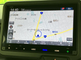 現在地を中心に周辺の道路や地名が表示され、目的地までの位置関係を確認しやすい画面です。地図を見ながら道順を把握できるため、初めて訪れる場所への移動にも役立ちます。