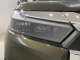 LEDヘッドライトは、点灯の瞬間から最大光量を発揮し、突然暗くなるトンネルなどでの安定感を高めます。