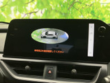 車両を上から見下ろしたような周囲の映像を画面で確認でき、駐車時の安全確認に役立ちます。停車中は周辺の位置関係を見比べながら、落ち着いて車両の状態を把握できます。