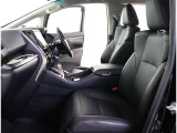 高いホールド性で運転姿勢が安定します。長距離ドライブでも疲れにくいのが魅力です。快適なドライビングライフをお送りください♪