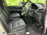 運転席からの視界は良好で、運転に集中できます。シートの座り心地も良く、長距離運転も快適です。