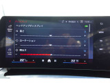 クルマの頭脳ともいえる、管理システム、iDrive。ナビだけではなく、オーディオ操作や車両情報の表示などをコントロールできます。便利さと安全性の向上にも繋がっています。