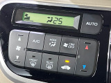 【オートエアコン】一度お好みの温度に設定すれば、車内の温度を検知し風量や温度を自動で調整。暑い&hellip;寒い&hellip;と何度もスイッチ操作をする必要はありません。快適な車内空間には必須の機能ですね♪
