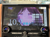 テレビ画面を備え、停車中に映像を視聴して車内で過ごす時間を楽しめます。画面が大きく、映像の内容を確認しやすいのも魅力。お出かけ先での休憩時間にも活用できます。