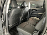 2列目シートはタンブル機構を採用。ワンタッチでシートを折りたたみ、3列目へアクセスが可能です。