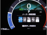とっても見やすいメーターです。夜間時はラグジュアリーな気分にさせてくれる照明が魅力ですので、夜のドライブも楽しみになりますよ♪