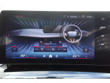 クルマの頭脳ともいえる、管理システム、iDrive。ナビだけではなく、オーディオ操作や車両情報の表示などをコントロールできます。便利さと安全性の向上にも繋がっています。