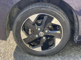 純正のアルミホイールです!お車に合ったデザインのホイールになっています!