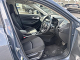 運転席からの視界は広く、操作性も優れています。落ち着いた空間で、快適なドライブをお楽しみいただけます。ぜひ実際に座って、その心地よさを体感してください。