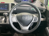【純正革巻きステアリング】上質な革を使用することで、手にしっかり馴染みとても運転しやすいハンドルです♪
