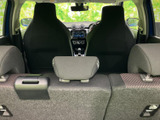 後退時に車両後方の様子を画面で確認でき、駐車場での車庫入れや狭い場所での切り返しをサポートします。周囲を確認しながら、落ち着いて操作したい方に便利な装備です。