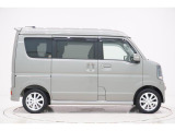 県内13店舗にて常時500台以上ダイハツ車を展示中です。見て、触って、納得のいく一台をぜひ見つけてください。