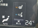【シートベンチレーション】夏場は涼しい風でお尻や背中の熱・ムレを防ぎ、冬にはエアコンよりも早く温まってポカポカに!レザーシートにうれしい装備で、どんな季節も快適にお過ごしいただけます。
