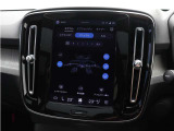 先進のエアピュリファイヤー(PM2.5センサー付)は、車内に侵入する有害なPM2.5微粒子を最大80%除去。よりクリーンで健康的な空気で満たされたキャビンであなたとあなたの大切なゲストをお迎えします。