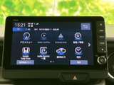 ナビやオーディオ、スマートフォン連携などのメニューを画面から選べます。項目がアイコンで整理され、目的の機能を探しやすい構成。日々の移動を便利に支えます。