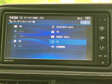 オーディオソースを一覧から選べる画面で、ラジオやBluetooth、USBなどの項目を確認できます。タッチ操作で選びやすく、日常の移動中にも便利に活用できます。